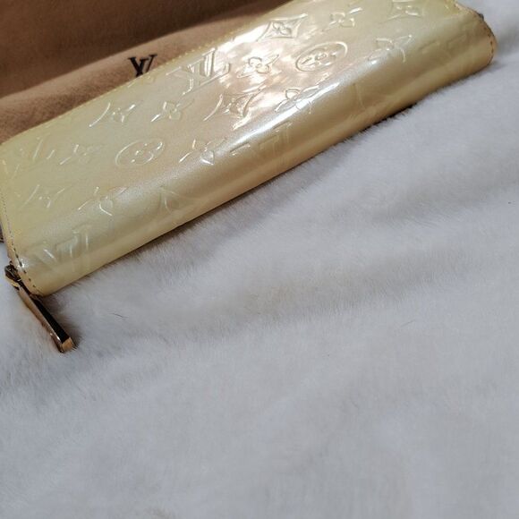 Authentic Louis Vuitton Vernis Enamal Patent Leather Zip Around Wallet - Picture 15 of 16